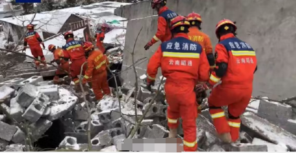 云南山体滑坡47人被埋生死未卜