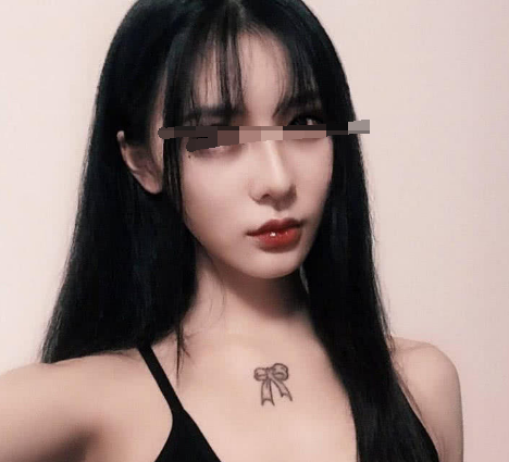 夜店纹身美女，别样的妩媚