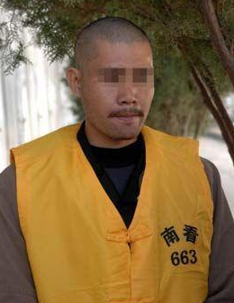 男子没钱支付丧葬费，将母亲水葬被抓
