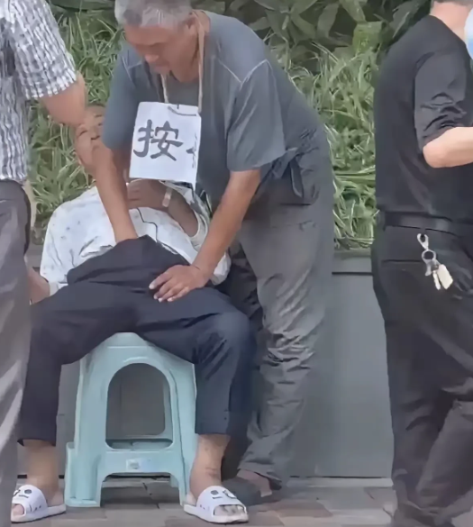 灵活就业中老年：街头式按摩养生