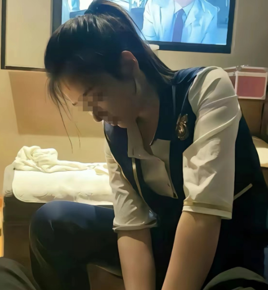 男子享受肾部养生护理，吓得仓惶而逃