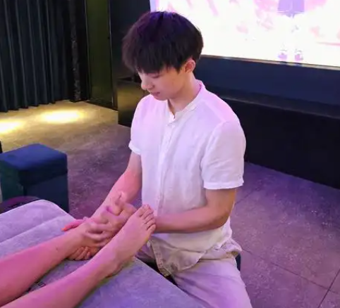 夜上海论坛：足疗店女顾客好色心理表现