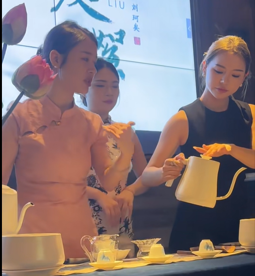 经济下行，美色不再是赚钱的捷径