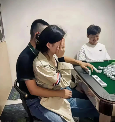 在上海夜场之外，男女关系却发生在棋牌室里