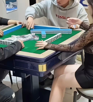 上海棋牌室：夜间从业女性群体的真实观察