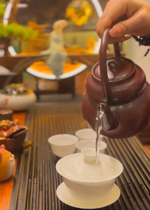 上海白领转向青睐品茶？不同场景下的选择解析